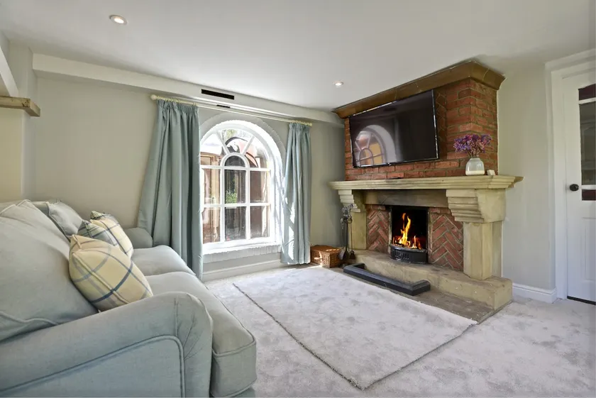 Three Trees Cottage: delightful and airy - Image 1