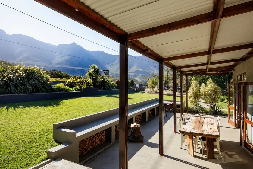 A Hilltop Country Retreat - Image 1