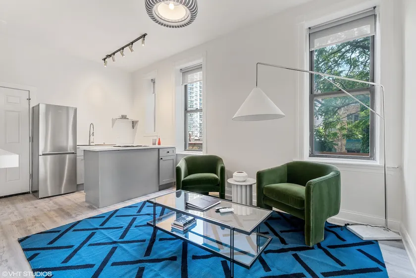Lincoln Park Gem: 1-BR Modern Apartment - Image 1