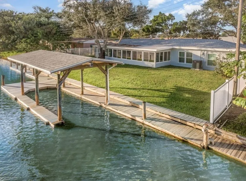 Waterfront w/Free Pets, Paddleboards, Pool Table - Image 1