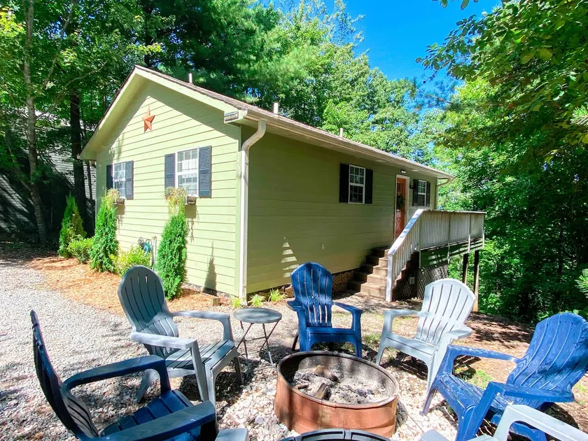 Cozy Lake Lure Getaway - Dogs Stay Free - Image 1