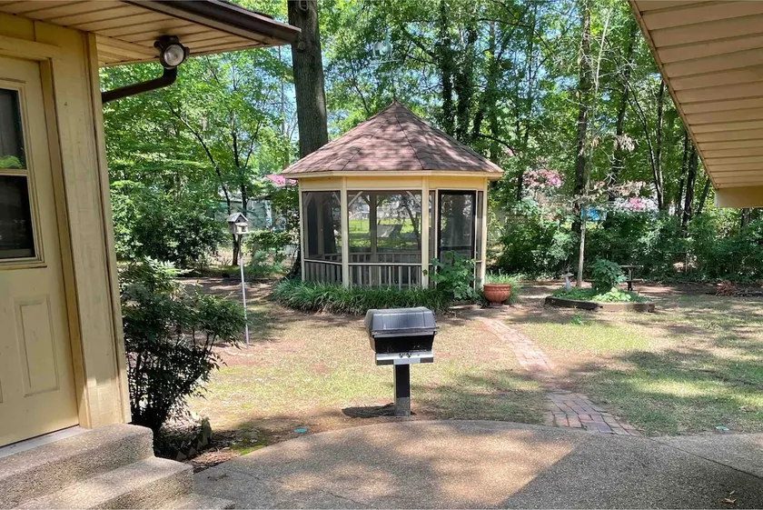 Gazebo Getaway - Image 1