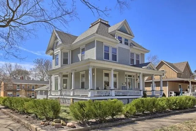 Historic Charmer Walking Distance from Downtown - Image 1