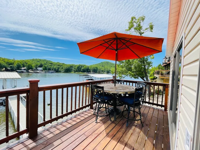 Cheerful 1 Bedroom Cottage With Private Dock! - Image 1