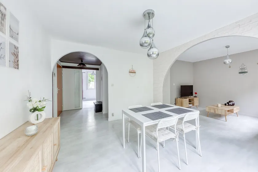 Peaceful 59 m² one-bedroom apartment, 15' Orly, 20' Paris - Image 1
