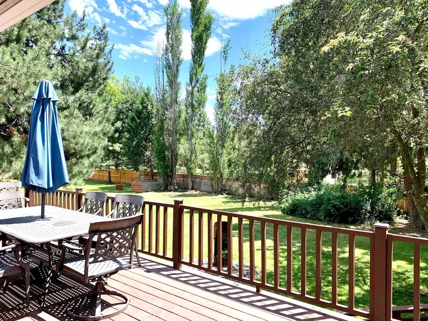 Beautiful 1 acre 5 bd in Eagle- hot tub & pingpong - Image 1