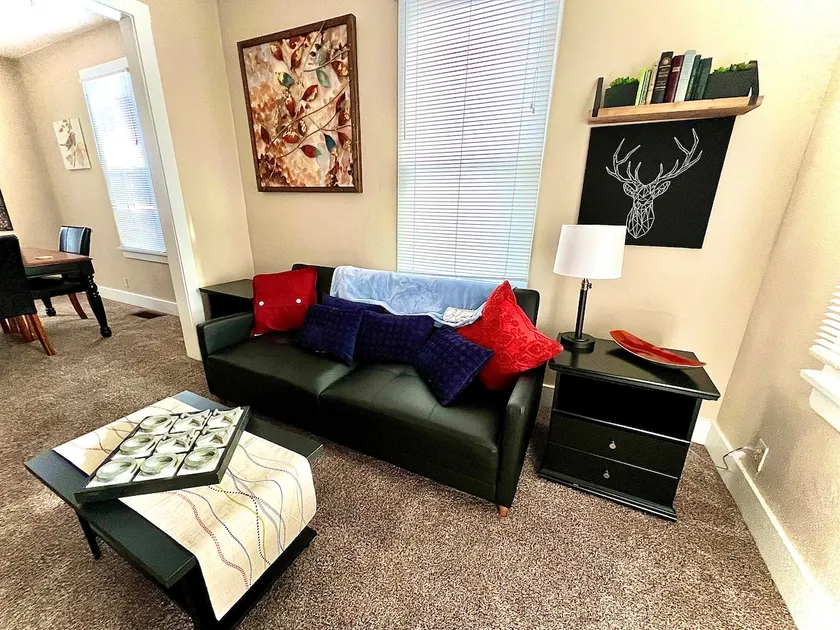 Cozy cottage in the heart of the big city- dog friendly - Image 1