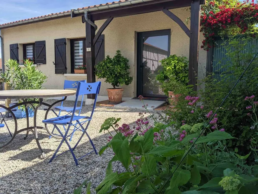 Entire house in very pretty village - Image 1