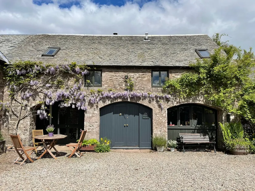 Charming, converted steading with hot tub - Image 1