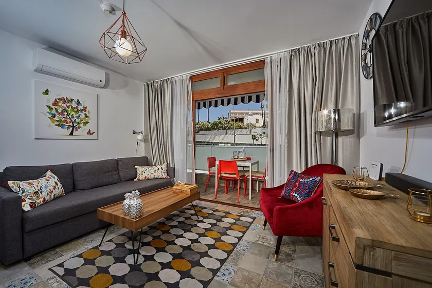 Mariposa Apartment, Yumbo 200m, Beach 400m, WiFi - Image 1