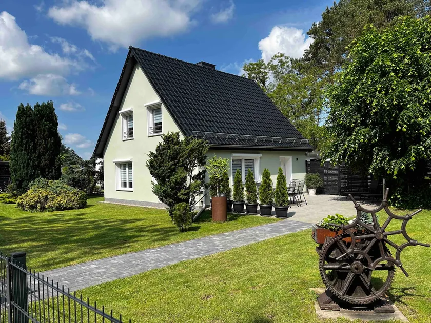 House in the grove - Image 1
