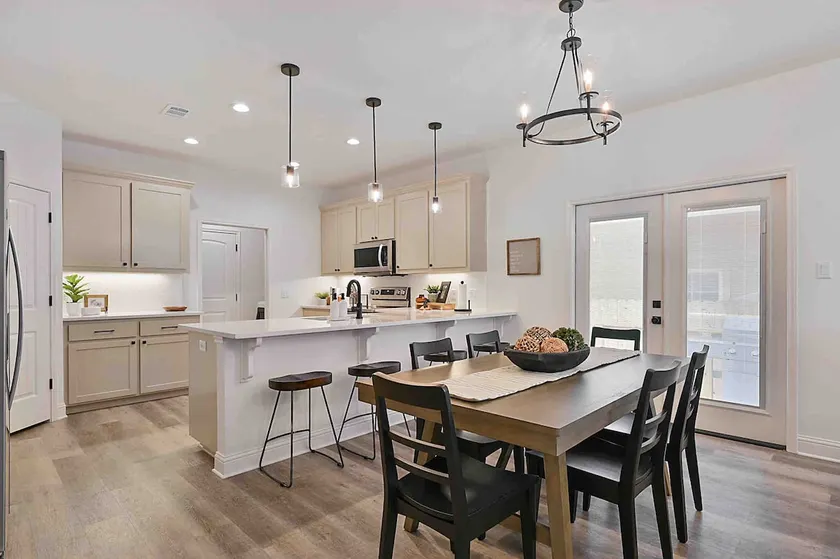 Harvey House- NEWLY BUILT minutes from Kyle Field - Image 1