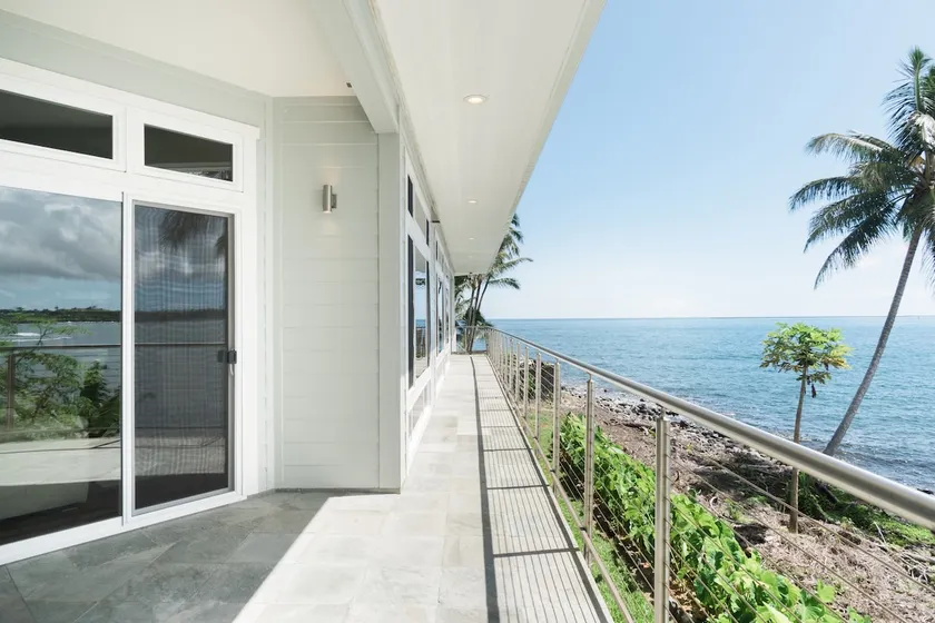 Hilo Bay Oceanfront Bed and Breakfast - Image 1