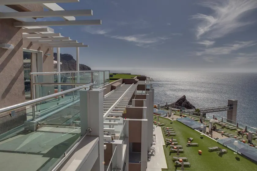 Luxury penthouse, panoramic sea view - Image 1