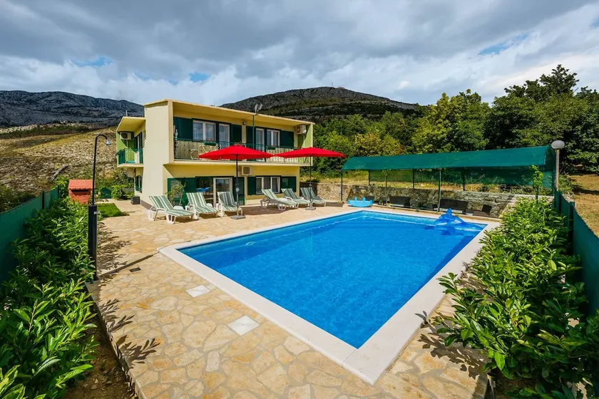 Holiday Home Cherry Tree - Image 1