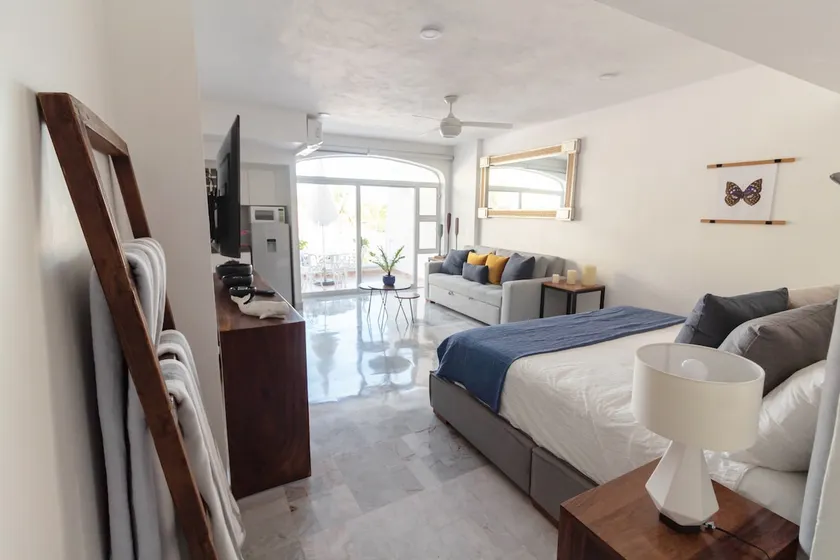 Oceanfront in Manzanillo: Beach and Pool - Image 1