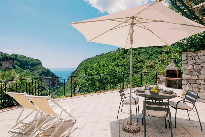 Beautiful home sea view with Jacuzzi hot tub - Image 1