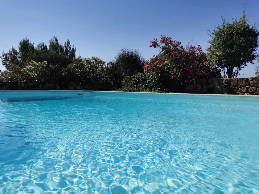 In the heart of the Luberon, large 2-room with pool - Image 1