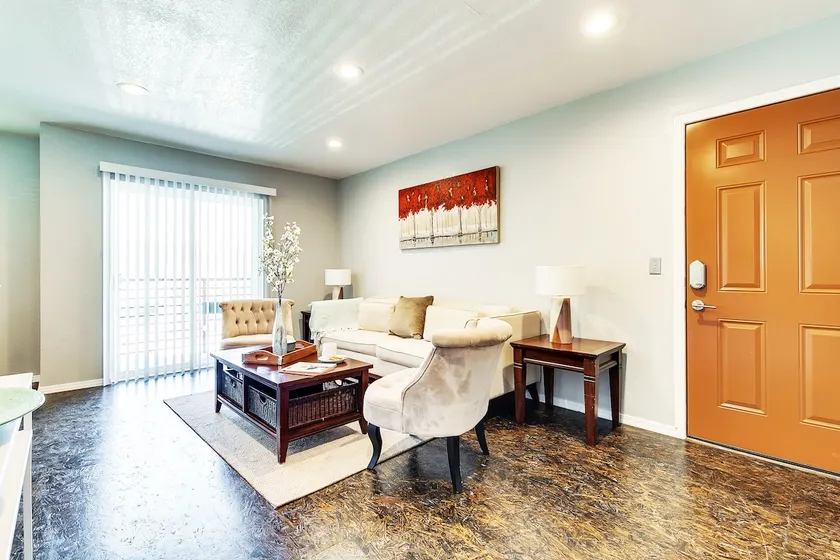 Carmen Campus-close 2bed luxury-4 - Image 1