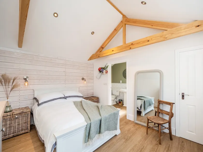 Garden Cottage, Cosy, Private, Short drive to beach - Image 1
