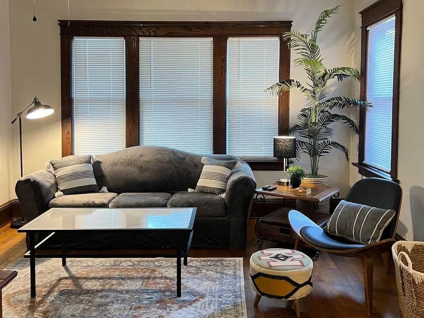 Cozy Turn of the Century Flat - Near Downtown Erie - Image 1