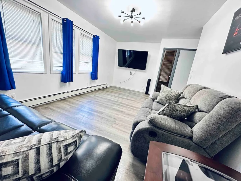 Cozy 2 Bedrooms 2 designated parking near NYC - Image 1