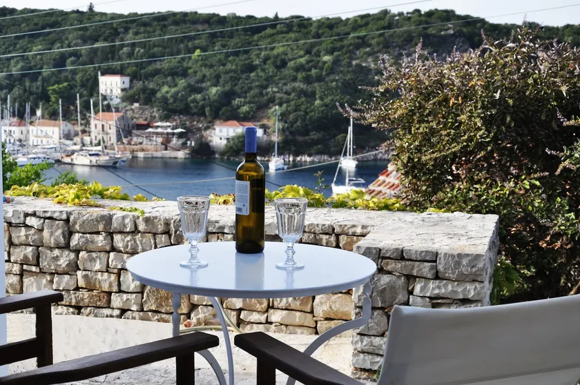 GR2 Kioni!Studio with amazing terrace & sea view - Image 1
