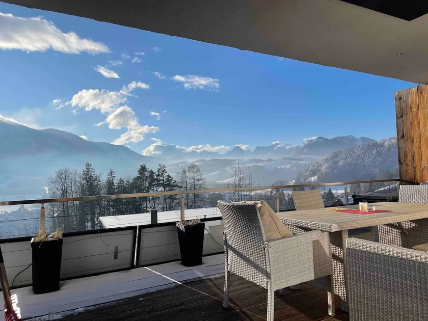 Modern house with great views - Image 1