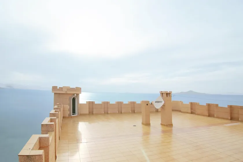 Beachfront penthouse. Unique views. - Image 1