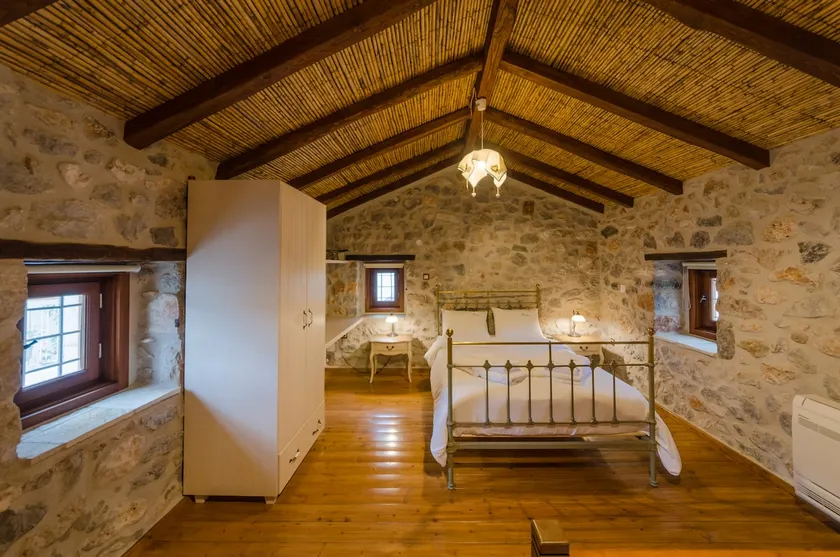Ev Zin Stone House Folia - Image 1