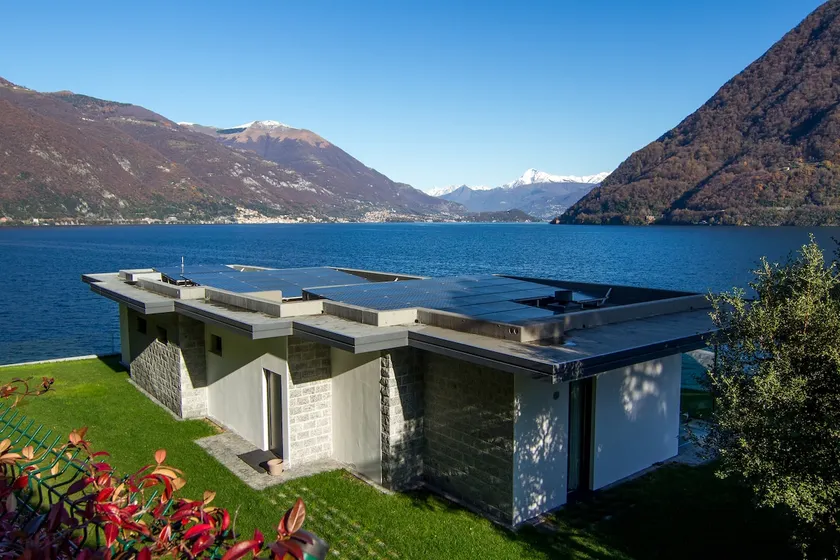 Marvelous Lake Destination eco-friendly villa - Image 1