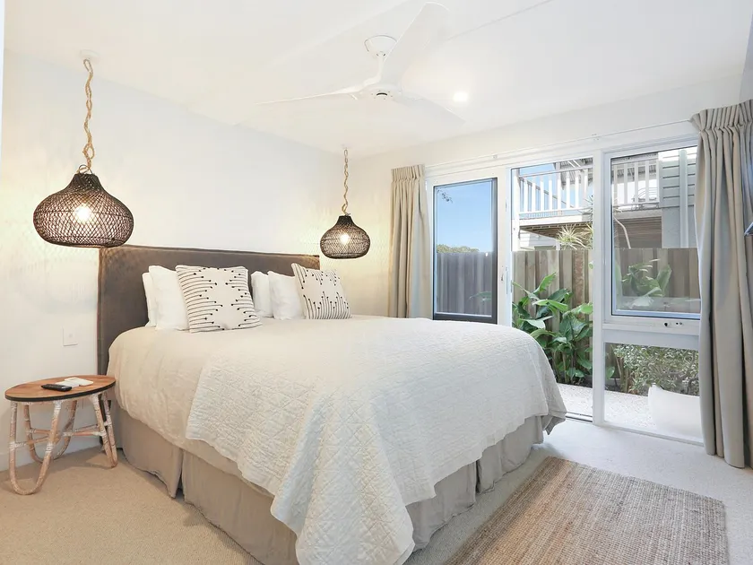 Angourie Room - Coastal Luxe Stay - Image 1