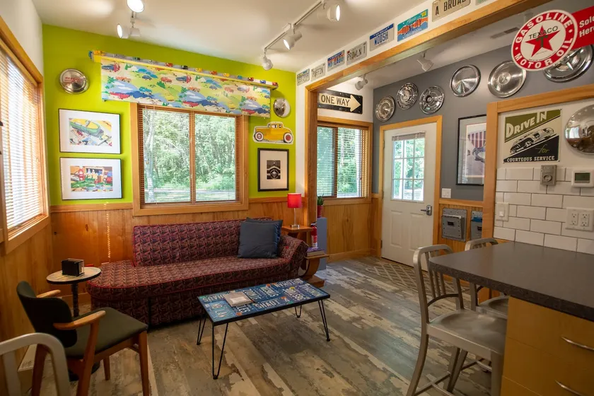 Ozzie’s Hideaway-Smack between Three Oaks & Sawyer - Image 1