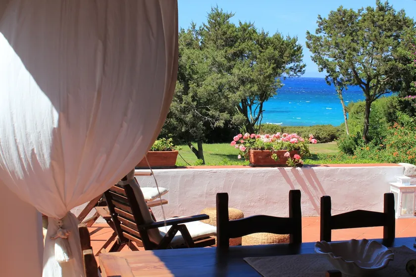 Villa with private waterfront - Image 1
