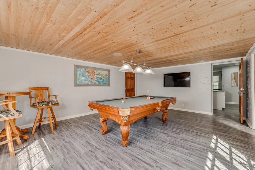 Beachside w/ Billiard RM & Outdoor Shower! - Image 1