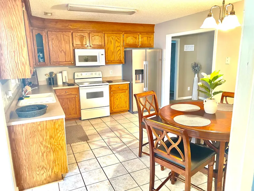 3Bed/2Bath/ Fenced yard /King suite/office - Image 1