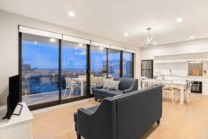 The Hamptons Port Melbourne Premier 2Bed ShortStay - Image 1