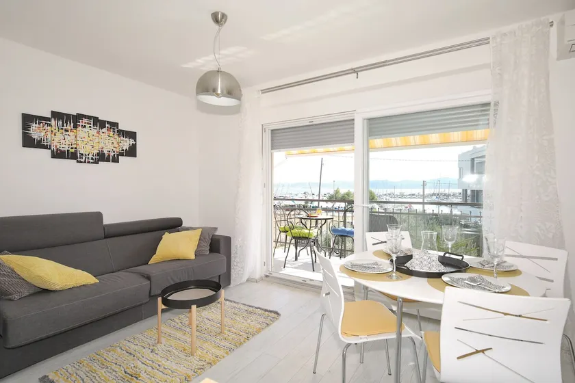 Seabreeze Apartment - Image 1