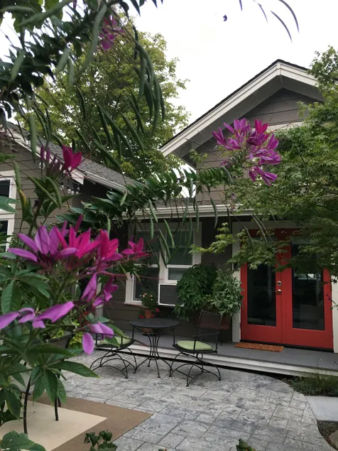 Stylish & Cozy Garden Studio in Madison Valley - Image 1