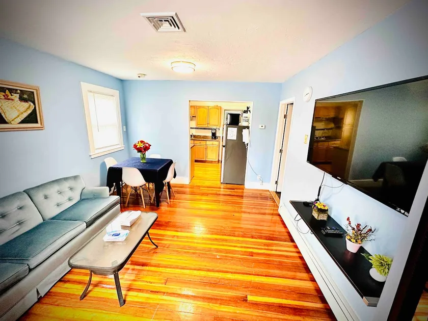 5Mins to Beach @ LARGE 3br Apt - Image 1