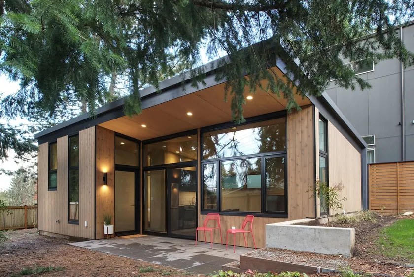 Peaceful Tree-Lined Cottage Retreat in the City - Image 1