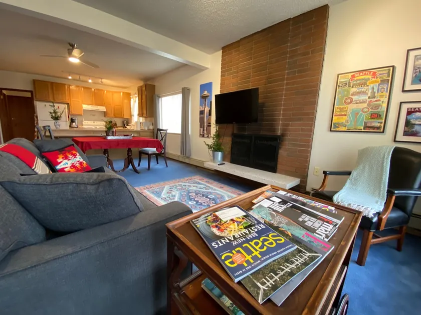 Classic Seattle Neighborhood Apartment - Image 1