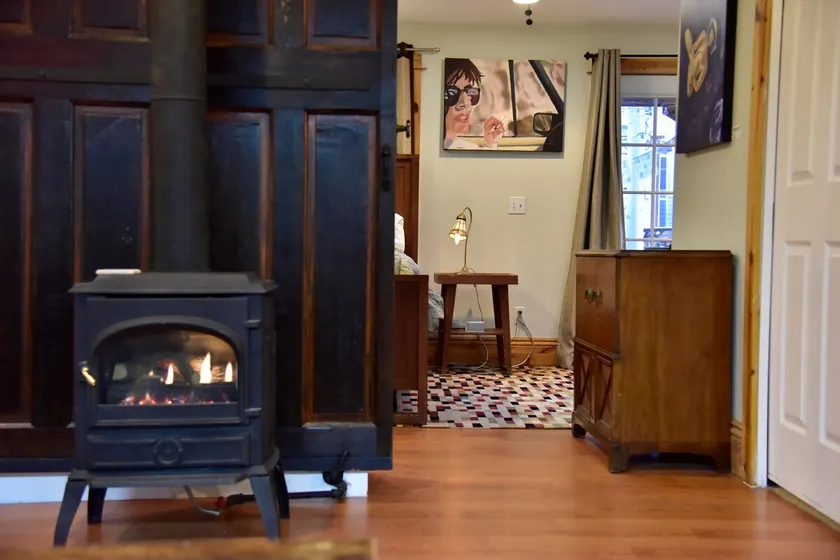 Steampunk Art Studio -Hot Tub/Firepit, walkable - Image 1