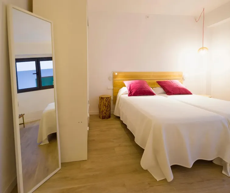 Nice, centrally located apartment near the beach - Image 1