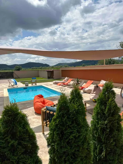 Darlos 3 bedroom villa with pool and jacuzzi - Image 1