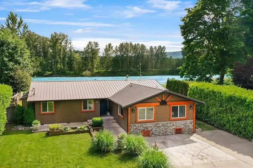 Fenced Riverfront Oasis on WA's Skykomish River - Image 1
