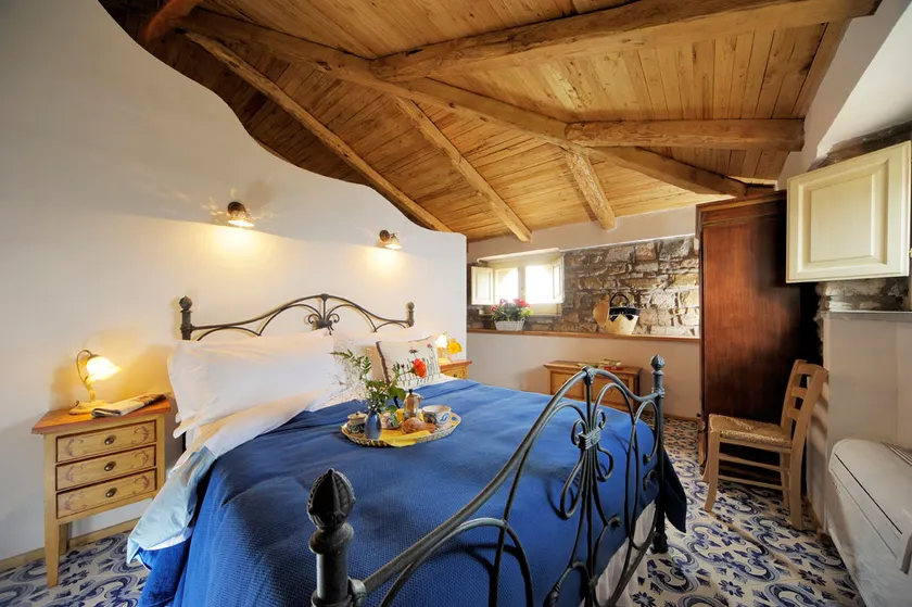 Enchanting loft and stunning views! - Image 1