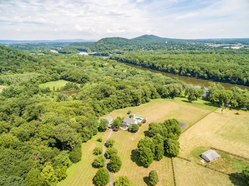 Potomac Overlook Farms: 6 BR, 10 Acre River Estate - Image 1
