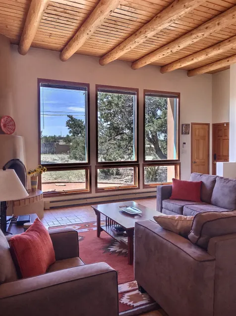 Sunny & Well-Designed 3+ BR Home on 1 acre! - Image 1