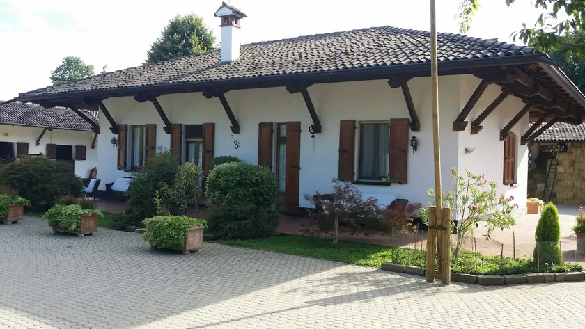 100 Pertiche Stables - Image 1